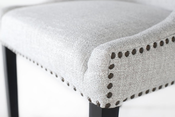 GINER Y COLOMER Lot de chaises en tissu gris et pieds en bois noir